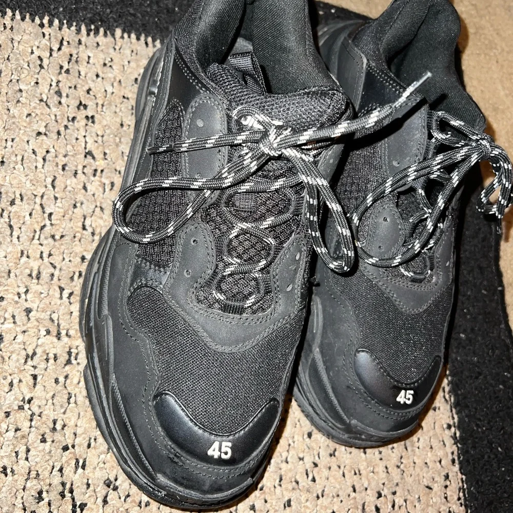 Balenciaga triple sole sneakers - Picture 2 of 7
